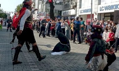 Tepki çeken görüntü sonrası Edremit Kaymakamı merkeze alındı
