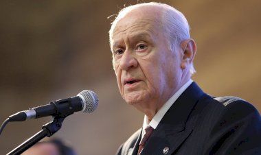 Bahçeli'den Davutoğlu'na 'Amed' tepkisi: Sen ve efendilerin Türkiye'yi geçemez