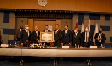 BAKAN PAKDEMİRLİ: “İZMİR ÇALIŞAN VE ÜRETEN BİR KENT”