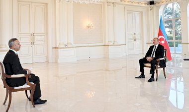 Aliyev Karabağ Savaşı'nın yıl dönümünde konuştu, gözyaşlarını tutamadı