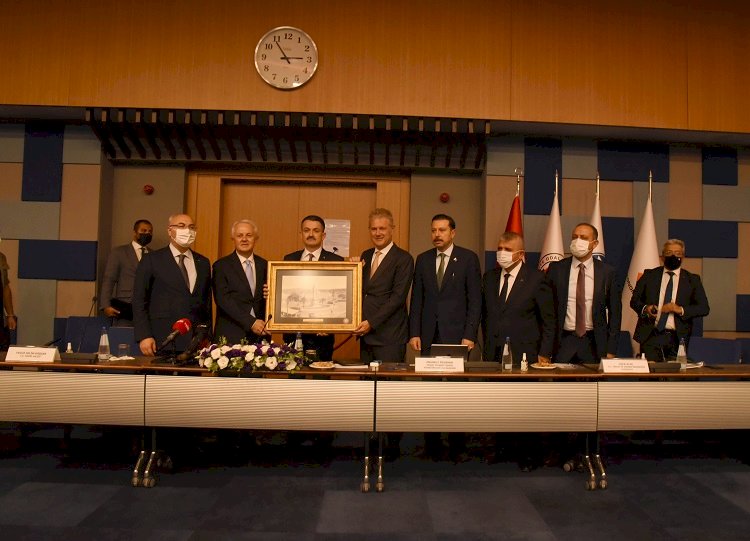 BAKAN PAKDEMİRLİ: “İZMİR ÇALIŞAN VE ÜRETEN BİR KENT”