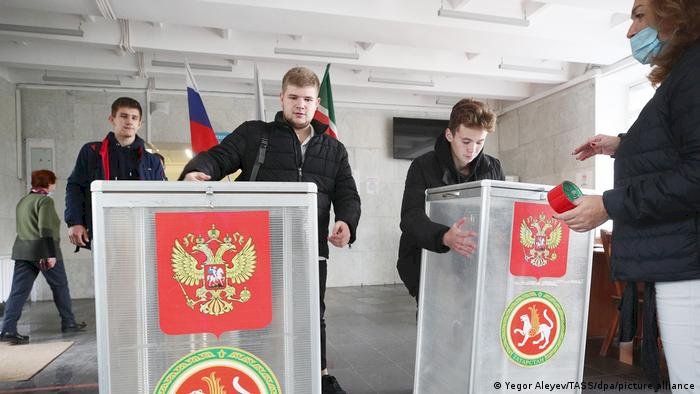 Rusya'da seçmenler sandık başında