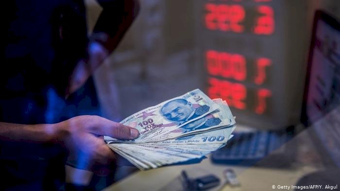 Dolar sürpriz faiz indirimi ile rekor kırdı