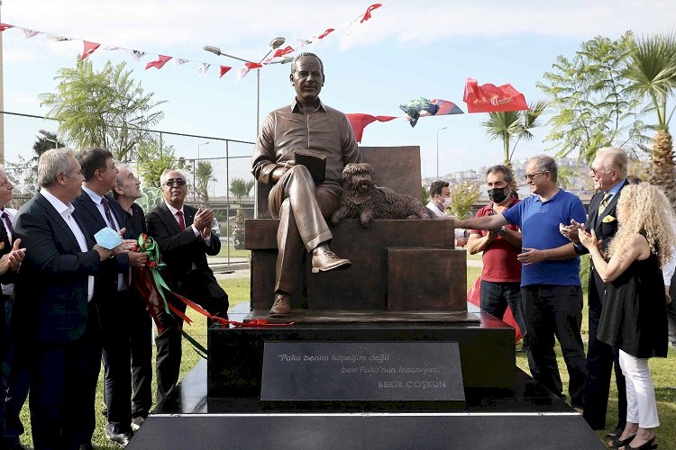 Karşıyaka’da ‘Bekir Coşkun’ heykeli açıldı