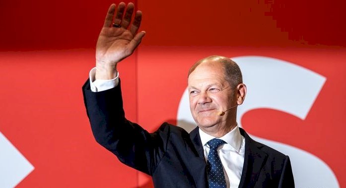Almanya'da seçimler: Sosyal Demokrat Parti önde