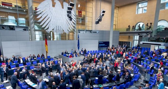 Alman meclisinde göçmen kökenlilerin oranı arttı
