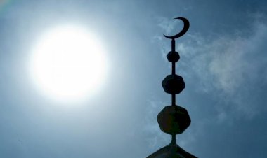 Köln'de ezana yeşil ışık
