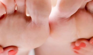 El, Ayak Uyuşmaları Nedir? Hangi Hastalıkların Habercisi Olabilir?