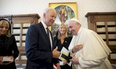 Biden'dan Papa'ya: "Tanıdığım en önemli barış savaşçısısınız"