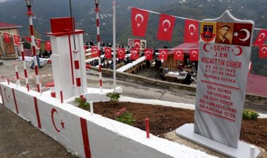 Görünmeyen şehit mezarı için ilginç yöntem! 100 metre yakınına yapıldı