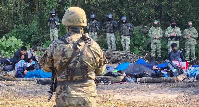 Polonya Belarus sınırındaki OHAL'i uzattı