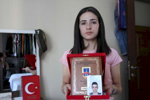 Eline Silahını Alan Şehit Eşi, Vatan Nöbetini Devralmak İstiyor