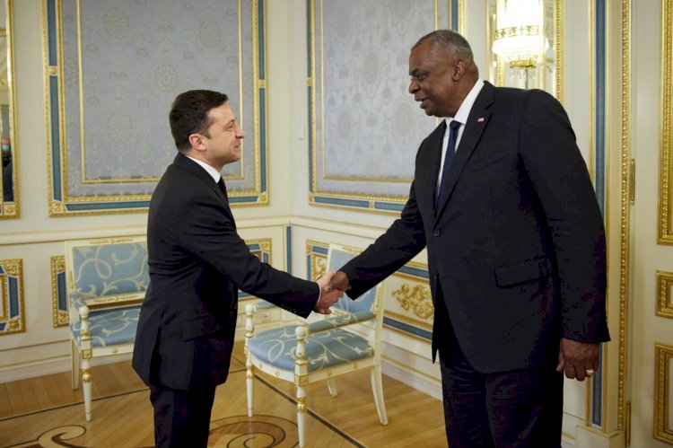 ABD Savunma Bakanı Austin, Ukrayna Devlet Başkanı Zelenskiy'i ziyaret etti