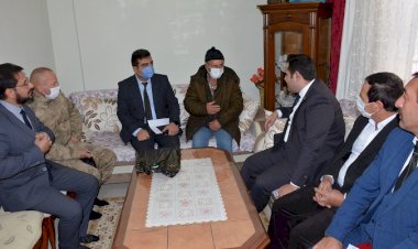 Taşova’da vefa ziyareti: Kaymakam Ahmet Gökcecik, Şehit Kamil Kadimtaş’ın ailesini yalnız bırakmadı