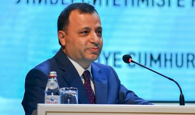 AYM Başkanı Prof. Dr. Zühtü Arslan, mahkemenin önünde bekleyen 60 bin bireysel başvuru var