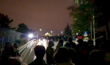 Döviz kurundaki sert yükselişin ardından yurttaşlar sokağa çıktı: AKP istifa!