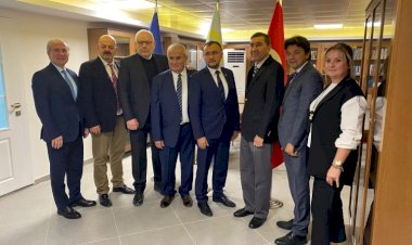 Ukrayna’nın Ankara Büyükelçisi Vasıl Bodnar, Kırım Derneği Genel Merkezini ziyaret etti