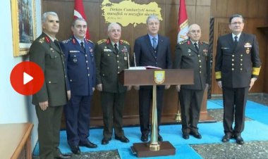 Bakan Akar, Ege Ordusu’nu ziyaret etti