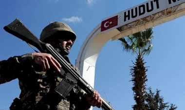 Kilis'te görevli asker, yasadışı yollarla Türkiye'ye girmek isteyenler tarafından açılan ateş sonucu şehit oldu