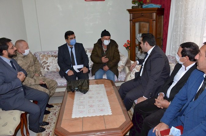 Taşova’da vefa ziyareti: Kaymakam Ahmet Gökcecik, Şehit Kamil Kadimtaş’ın ailesini yalnız bırakmadı