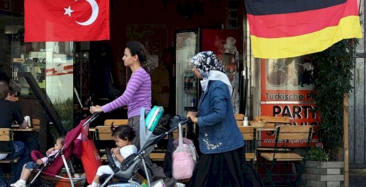 Almanya’da yeni hükümeti kuracak üç parti Türkiye’ye hangi mesajları verdi?