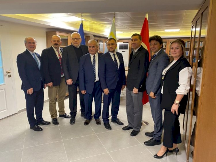Ukrayna’nın Ankara Büyükelçisi Vasıl Bodnar, Kırım Derneği Genel Merkezini ziyaret etti