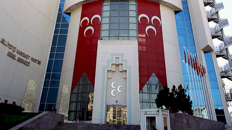 İzmir’de Milliyetçi Hareket Partisi’nden (MHP) 3 meclis üyesi istifa etti.