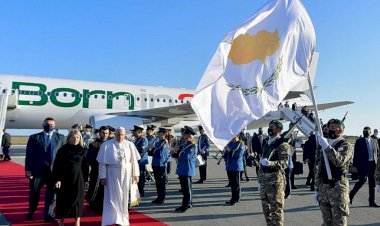 Güney Kıbrıs’a giden Papa Francis’e Kıbrıslı Türklerden, 'bizi niye ziyaret etmiyorsun' sitemi