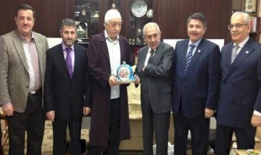 Türkiye Dil ve Edebiyat Derneği Başkanı Ekrem Erdem; FETÖ liderini ziyaret etmekle, fotoğraf çektirmekle FETÖCÜ olunmaz!