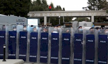Boğaziçili öğrencilerin iddianamesi: "Defaatle zıplayıp araca zarar verdiler"