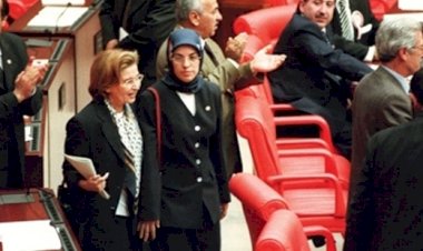 Ertuğrul Özkök: Biz laiklerin sessiz kaldığı o gece, Merve Kavakçı'ya tek sahip çıkan Nazlı Ilıcak'tı