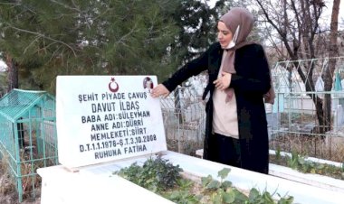 Şehit mezarlığındaki bayrak direği çalındı