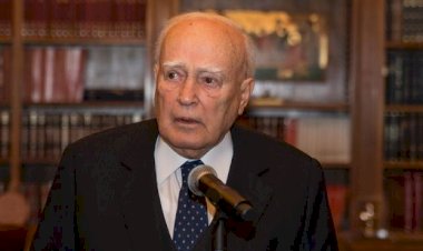 Yunanistan'ın eski Cumhurbaşkanı Papulyas öldü