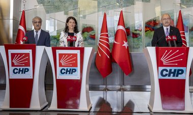 CHP Genel Merkezi'nde iki HDP'li