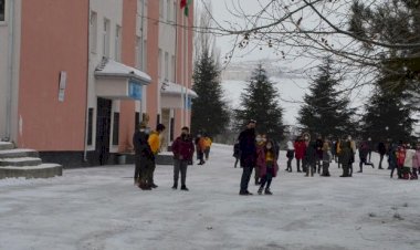 Öğrencisini döven öğretmen görevden alındı
