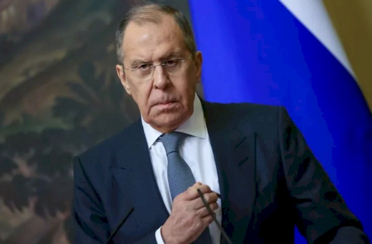Lavrov, Batı'nın silah sevkiyatını eleştirdi: Ukrayna'yı güç kullanarak çözüme inandırıyor