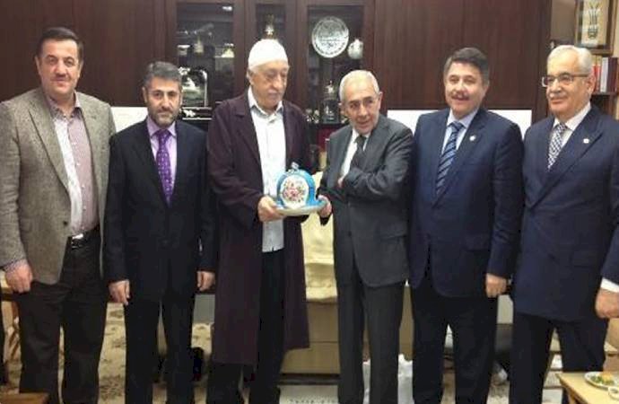 Türkiye Dil ve Edebiyat Derneği Başkanı Ekrem Erdem; FETÖ liderini ziyaret etmekle, fotoğraf çektirmekle FETÖCÜ olunmaz!