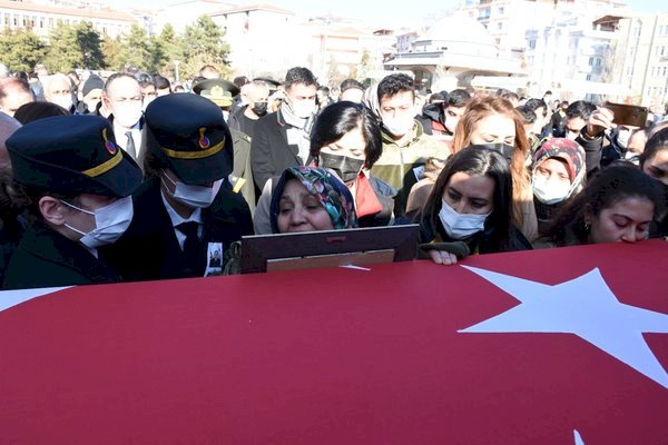 Şehit Uzman Çavuş Emre Ceylan memleketi Kırıkkale'de toprağa verildi