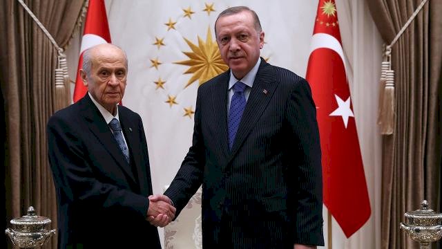 Özdağ, “Geçen aylarda Recep Tayyip Erdoğan ve Devlet Bahçeli’nin görüşmesinde 19 Haziran’da seçim kararı aldılar.