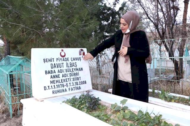 Şehit mezarlığındaki bayrak direği çalındı