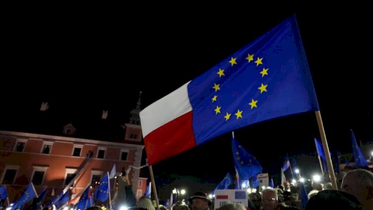 Avrupa Komisyonu, AB hukukunu ihlal ettiği gerekçesiyle Polonya'ya karşı yasal süreç başlattı