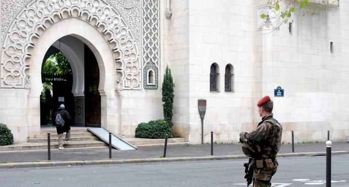 Fransa'da kapatılan cami sayısı 22'ye yükseldi