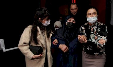 Şehit Başçavuş Gedik'in annesi, oğlunun canlandırıldığı filmi izlerken gözyaşlarına boğuldu