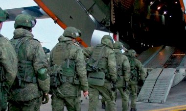 Kazakistan’da Rus askerleri