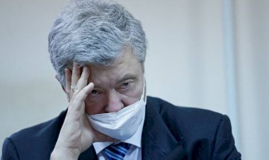 Poroşenko, kendisi için önleyici tedbir seçimiyle ilgili bir mahkeme oturumunda uyuyakaldı.