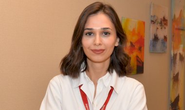 KESTANE TOK TUTUYOR VE MUTLULUK VERİYOR