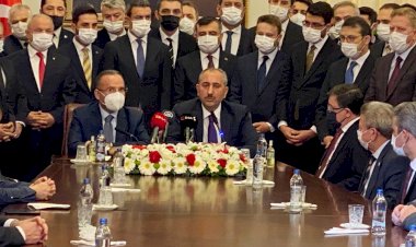 Abdulhamit Gül'ün devir teslim törenindeki ayrıntı: Kalabalığın sırrı ortaya çıktı