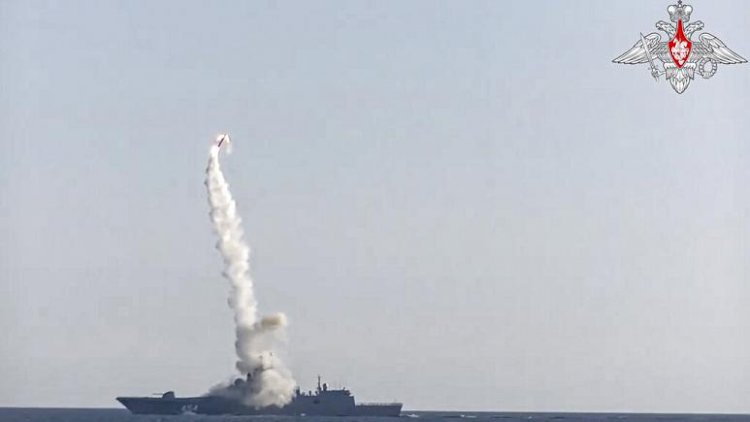 Rusya, denizaltıdan ve fırkateynden fırlatılan 12 hipersonik füzeyi test etti