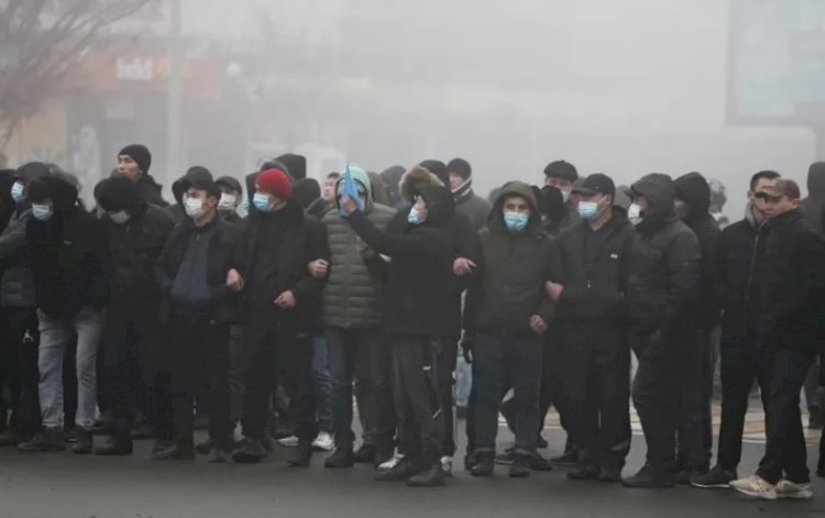Kazakistan'da zam protestoları: Ülkede internet erişimi kesildi
