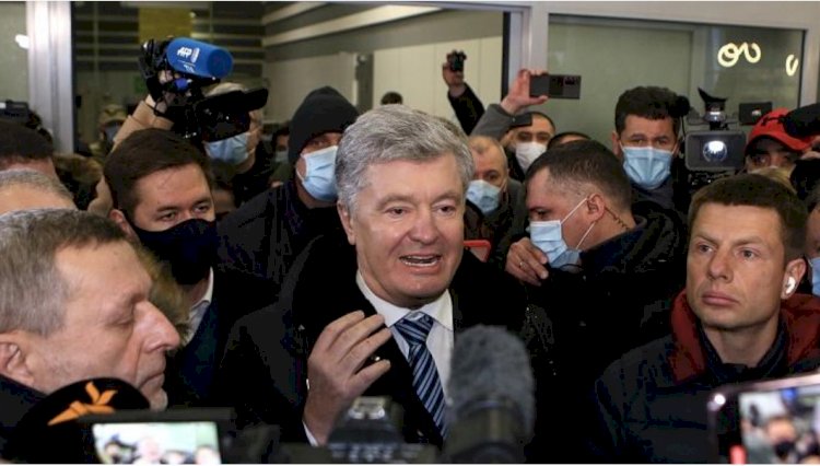 Ülkesine dönen Eski Ukrayna Devlet Başkanı Poroşenko 'vatana ihanetten' mahkemede